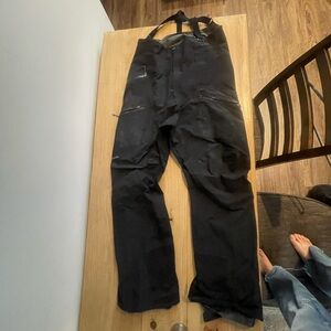 Patagonia Men's Black ski gortex Pants